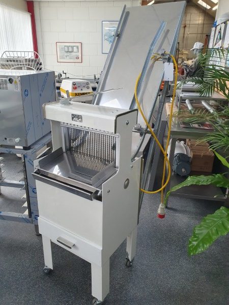 gebruikte VLB broodsnijmachine 14 mm. met glijgoot